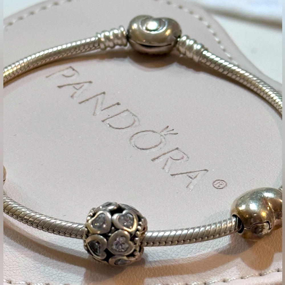 Pandora Moments Hearts clasp snake chain bracelet ST LUCIA CHARM